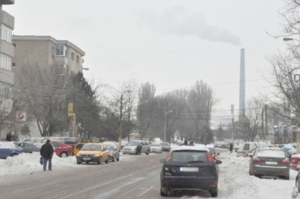 Poliţiştii roagă şoferii începători să nu conducă pe timp de noapte şi polei